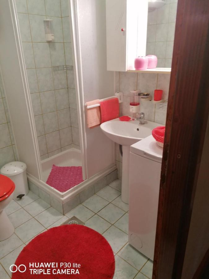 Apartmani Zute Račišće 外观 照片