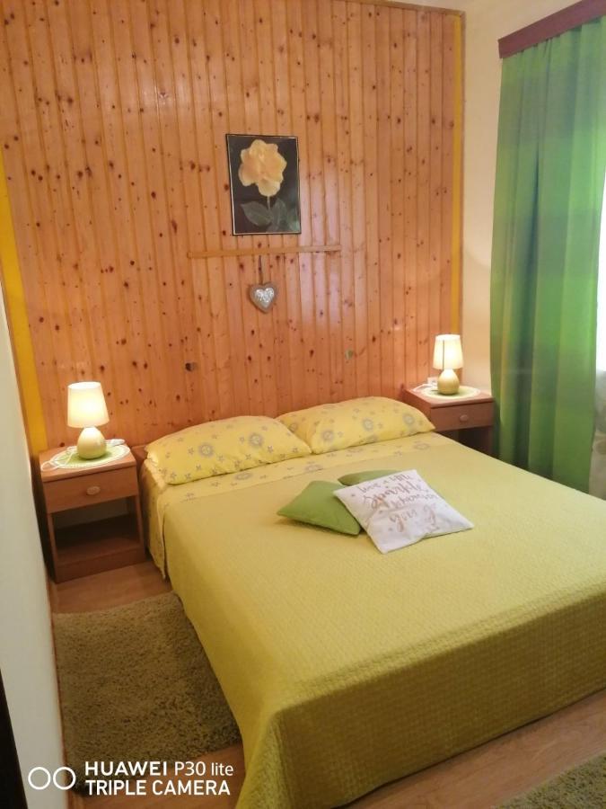 Apartmani Zute Račišće 外观 照片